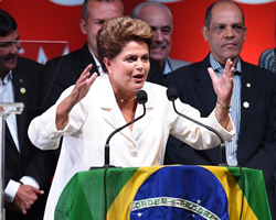 Dilma festeja la victoria.