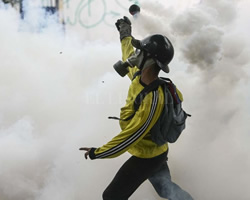 Manifestante opositor en Caracas.