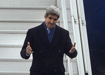 John Kerry arribando ayer a Kiev.