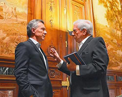 Macri y Vargas Llosa en Madrid, debatiendo -presumimos- su documento.