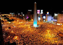 La manifestación opositora en torno al obelisco.